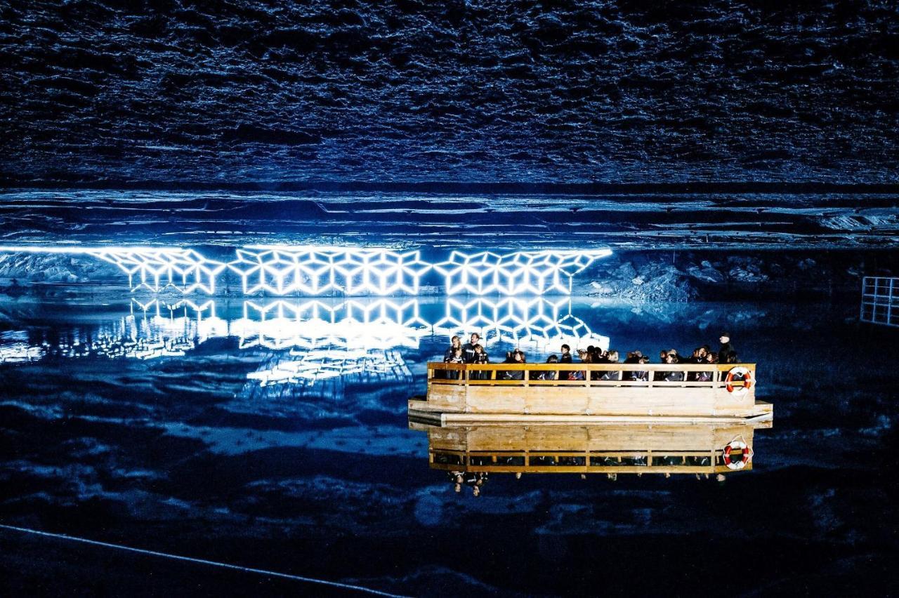 Home-Hotel Salzberg بيرشتسغادن المظهر الخارجي الصورة The illuminated bridge at night